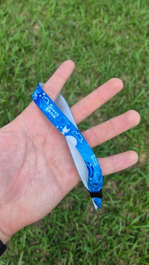 4 motivos para escolher a pulseira de tecido no seu próximo festival
